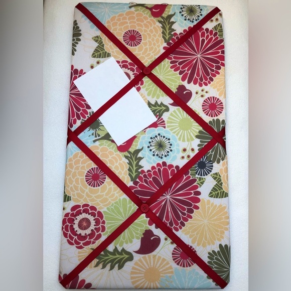 Retro Floral Padded Inspirational Display Bulletin Board - Picture 7 of 9